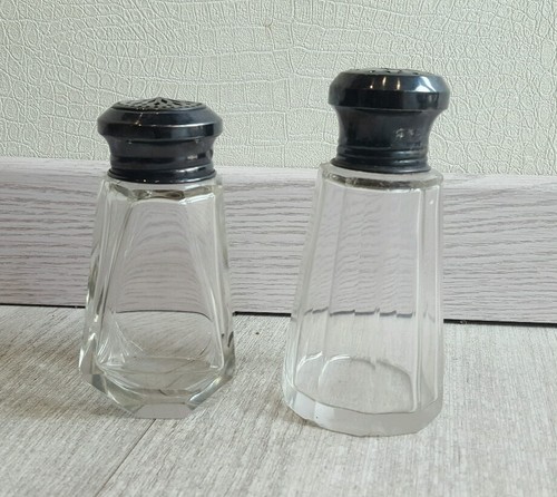 Lot deux saupoudreuses en - lot,